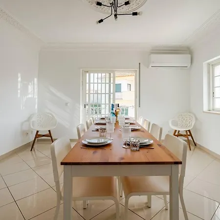 Cozy & Air Conditioning & Large בית הארחה