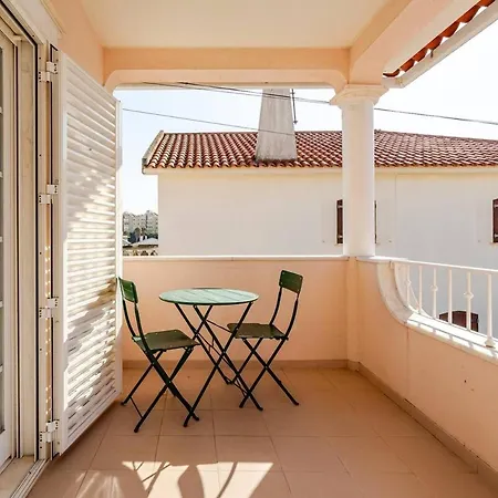 בית הארחה Cozy & Air Conditioning & Large קסקאיס