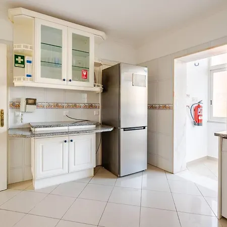 Cozy & Air Conditioning & Large בית הארחה