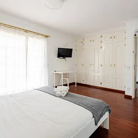 Cozy & Air Conditioning & Large בית הארחה