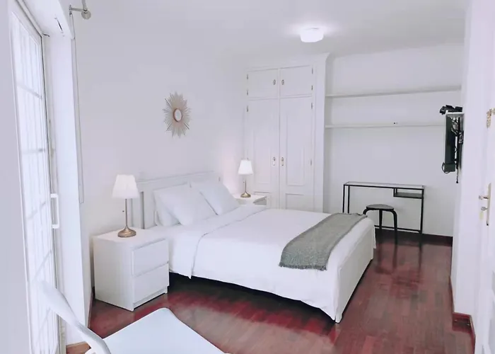 Гостевой дом Cozy & Air Conditioning & Large Кашкайш
